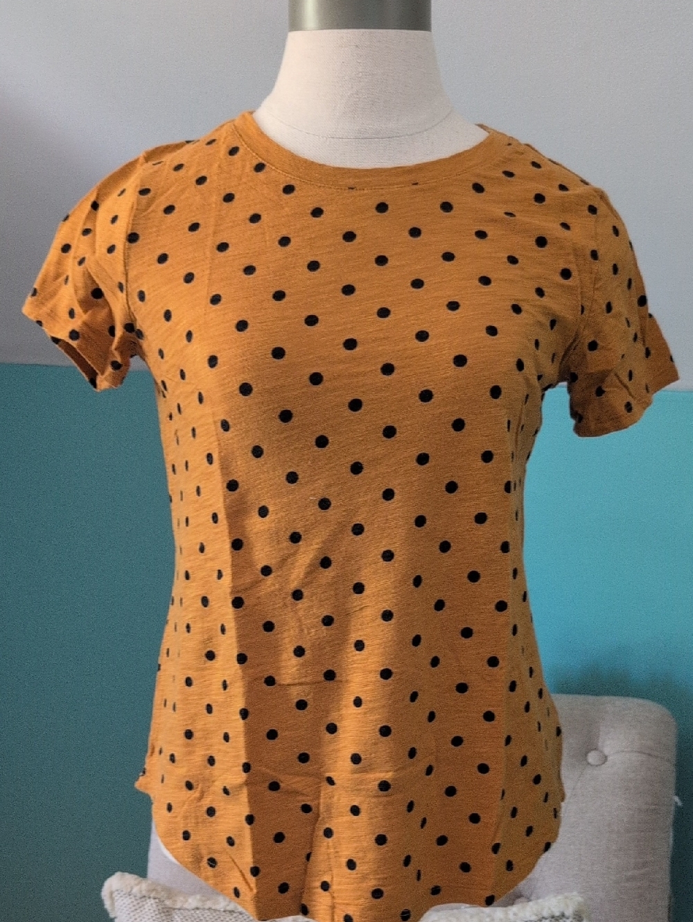 Old Navy Mustard Short Sleeve Tee with Black Polka Dots🌻